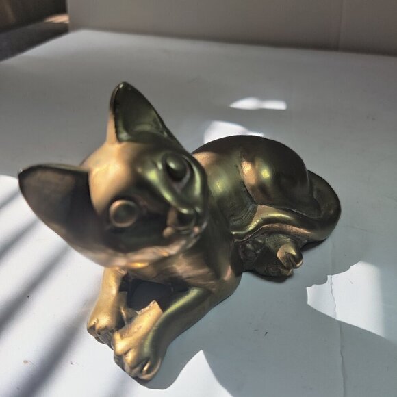 Cat in Bronze delightfully awaiting its next adventure. Heavy, 5.25" L, 3.25 H - Picture 2 of 4